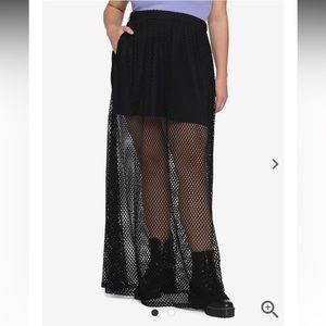 Hot Topic fishnet mesh overlay skirt with pockets